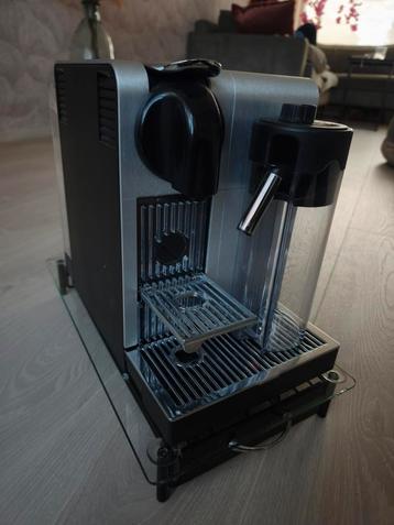 Nespresso Lattissimma Koffiemachine beschikbaar voor biedingen