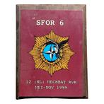 Wapenschild SFOR 6 12e NL Mechbat Regiment Van heutsz LMB, Verzamelen, Ophalen of Verzenden, Landmacht, Nederland