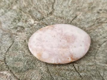 Druzy roze aragoniet knuffelsteen beschikbaar voor biedingen