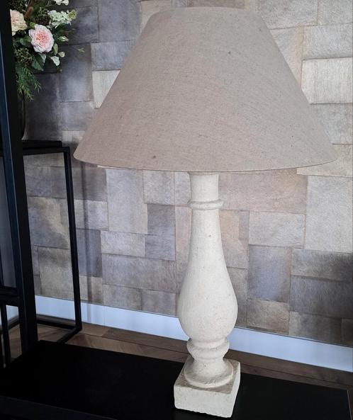 Zandkleurige lamp incl taupe kleurige kap 2x (p.p.st), Huis en Inrichting, Lampen | Tafellampen, Zo goed als nieuw, 50 tot 75 cm
