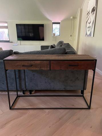 Sidetable Gigameubel beschikbaar voor biedingen