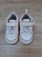 Witte NIKe kind sneakers - maat 21, Kinderen en Baby's, Babykleding | Schoentjes en Sokjes, Jongetje of Meisje, Ophalen of Verzenden