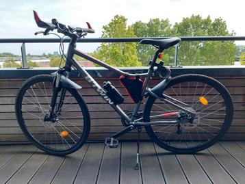 Hybride fiets Btwin grijs/rood beschikbaar voor biedingen