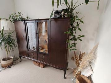 Prachtige (vitrine) kast met Queen Ann pootjes  beschikbaar voor biedingen