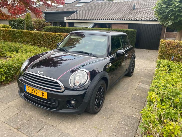 Mini 1.6 ONE 55KW 2013 Zwart, Auto's, Mini, Particulier, Benzine, Hatchback, Handgeschakeld, Geïmporteerd, Zwart, Voorwielaandrijving