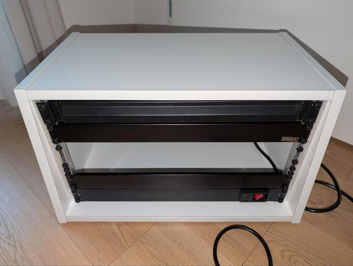 Thon Studio Rack 6U Wit + Lade + Blindplaten + Stopcontacten, Muziek en Instrumenten, Overige Muziek en Instrumenten, Gebruikt