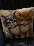 Kussen met katten afbeelding, Huis en Inrichting, Woonaccessoires | Kussens, Ophalen of Verzenden, Zo goed als nieuw, Overige kleuren