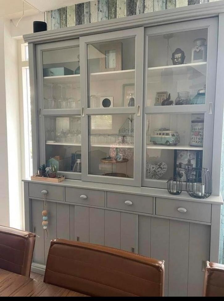 Grijze buffetkast met glazen schuifdeuren, Antiek en Kunst, Antiek | Meubels | Kasten, Ophalen