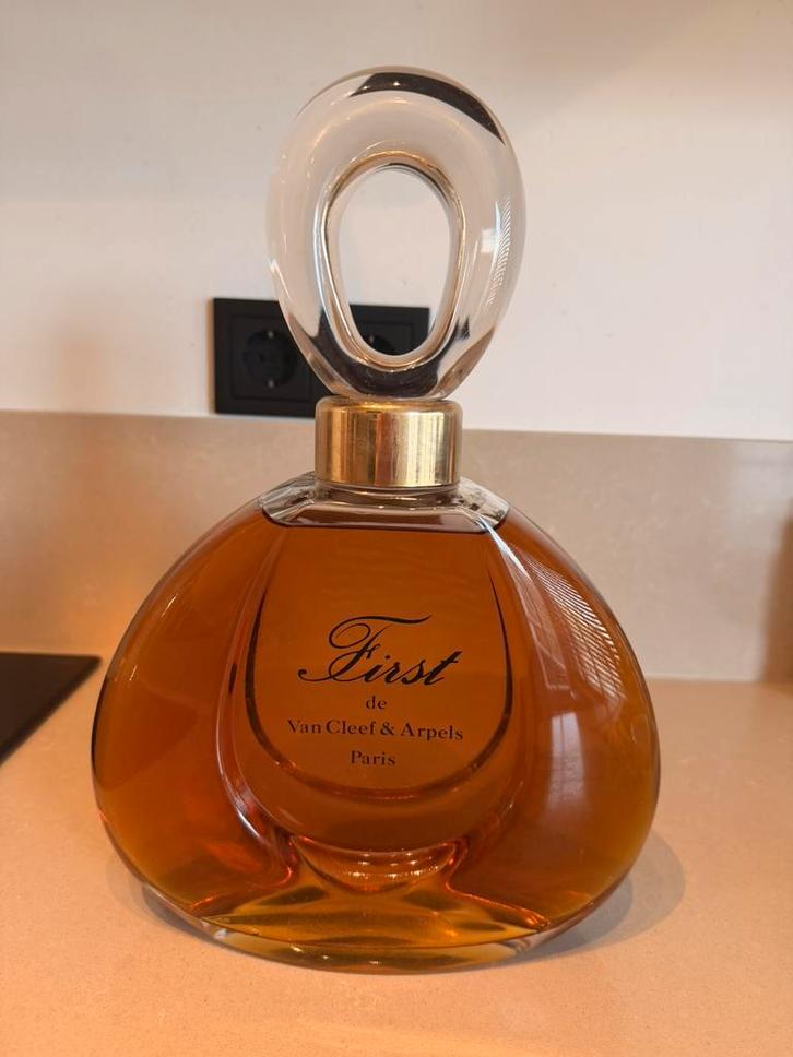 Van Cleef & Arpels First XL etalage parfumfles 1300ml, Verzamelen, Parfumverzamelingen, Zo goed als nieuw, Parfumfles, Ophalen of Verzenden