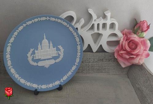 Wedgwood Jasperware verzamel-bord St. Paul's Cathedral, Verzamelen, Porselein, Kristal en Bestek, Zo goed als nieuw, Bord of Schaal