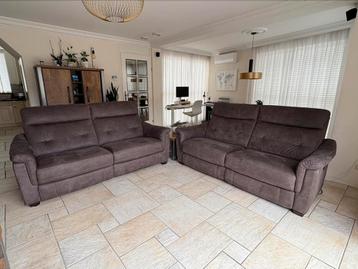 2x electric relax 2,5-seater couches from Bouman & Potter beschikbaar voor biedingen