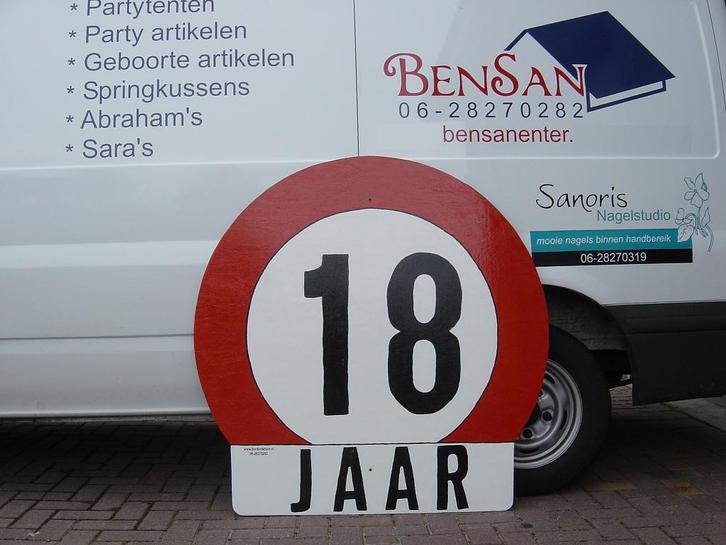 Verjaardag bord 18 jaar verjaardag bord huren bensan enter, Hobby en Vrije tijd, Feestartikelen | Verhuur, Zo goed als nieuw, Verjaardag