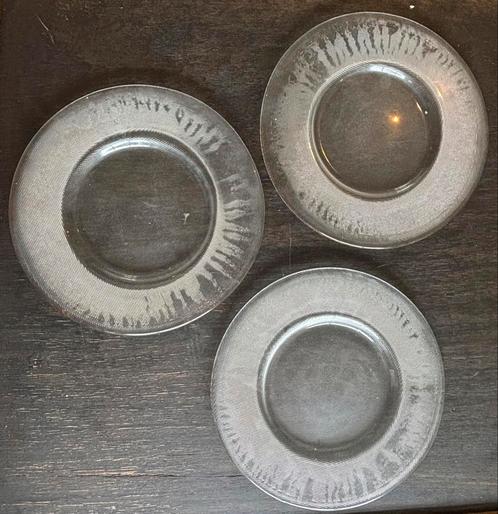 Drie glazen borden, Huis en Inrichting, Keuken | Servies, Zo goed als nieuw, Bord(en), Overige stijlen, Glas, Ophalen