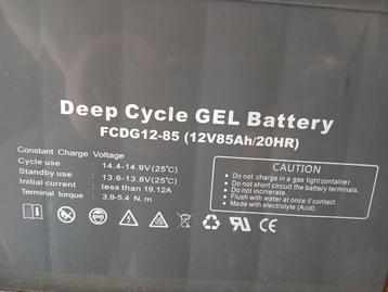 2x Deep Cycle GEL battery. 85Ah. Zie foto voor gegevens!! beschikbaar voor biedingen