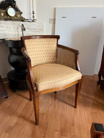 Vintage Stoel met Riet en Stof beschikbaar voor biedingen