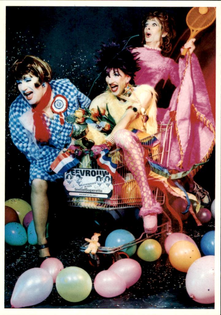 Chicks with Dickes dragracing, Gay dames Amsterdam, Verzenden, 1980 tot heden, Ongelopen, Cultuur en Media