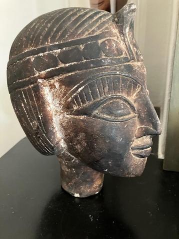 Oud stenen hoofd Egyptische prinses beschikbaar voor biedingen