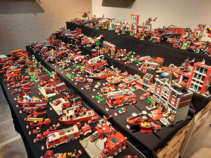 Lego brandweer verzameling met glazen vitrine, Kinderen en Baby's, Speelgoed | Duplo en Lego, Zo goed als nieuw, Lego, Complete set