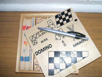 Doosje 4 minispellen, dammen, schaken, domino, mikado. 6,00