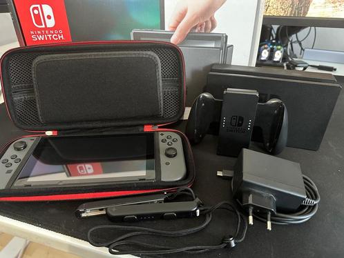 Nintendo switch grijs alles in zijn plastic nieuw staat., Spelcomputers en Games, Spelcomputers | Nintendo Switch, Zo goed als nieuw