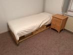 Eenpersoons houten bed met nachtkastje en matras, Ophalen, Gebruikt, 90 cm, Eenpersoons