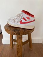 Nike Air Jordan rood wit maat 40, Ophalen of Verzenden, Zo goed als nieuw, Jongen of Meisje, Sportschoenen