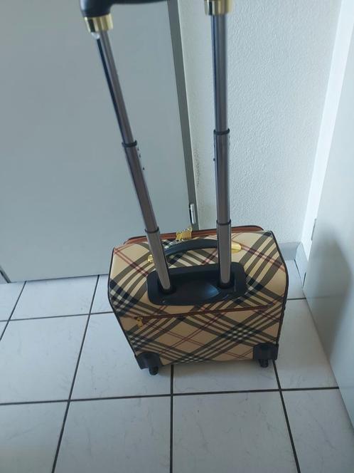 Fijn weekend koffer/ trolley/ handbagage inclusief slot, Sieraden, Tassen en Uiterlijk, Tassen | Reistassen en Weekendtassen, Zo goed als nieuw
