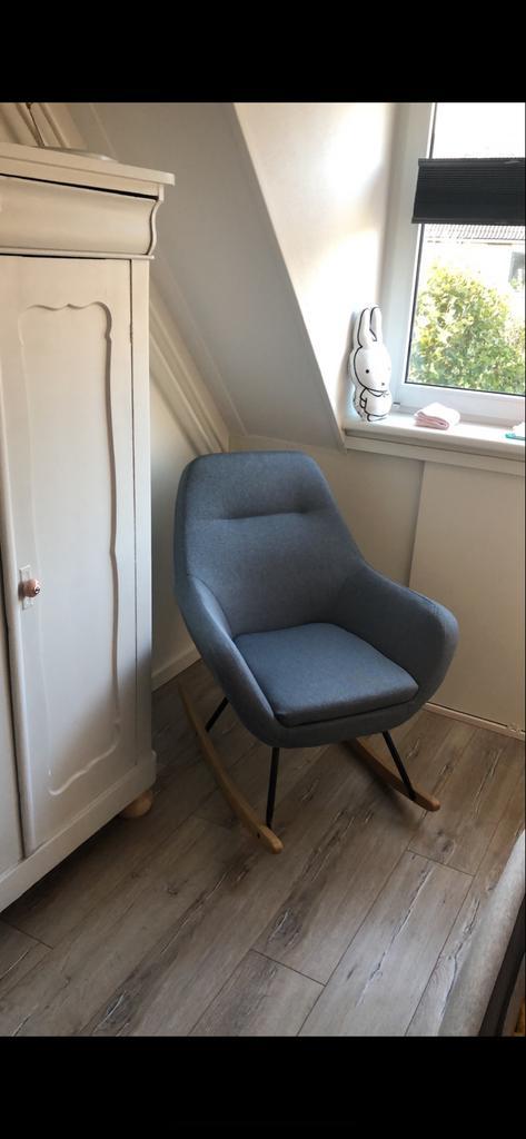 Comfortabele Schommelstoel, Huis en Inrichting, Fauteuils, Zo goed als nieuw, Hout, 75 tot 100 cm, 75 tot 100 cm, Ophalen
