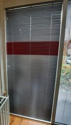 Jaloezieën, Huis en Inrichting, Stoffering | Gordijnen en Lamellen, Ophalen, Zo goed als nieuw, Grijs