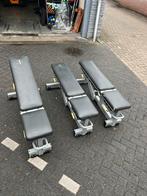 Technogym pure strength adjustable bench zwart grijs bankje, Sport en Fitness, Fitnessmaterialen, Ophalen, Fitnessbank, Gebruikt