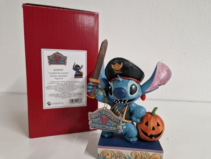 Stitch “Lovable Buccaneer” / Stitch Piraat (Enesco)  Nieuw, Verzamelen, Disney, Nieuw, Beeldje of Figuurtje, Overige figuren, Ophalen of Verzenden