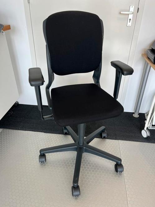 ahrend 230 bureaustoel, Huis en Inrichting, Bureaustoelen, Zo goed als nieuw, Bureaustoel, Zwart, Ophalen