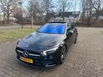 Mercedes-Benz A-Klasse AMG-Line A180 2022 BTW Sfeer opendak, 136 pk, 1280 kg, Zwart, 4 cilinders
