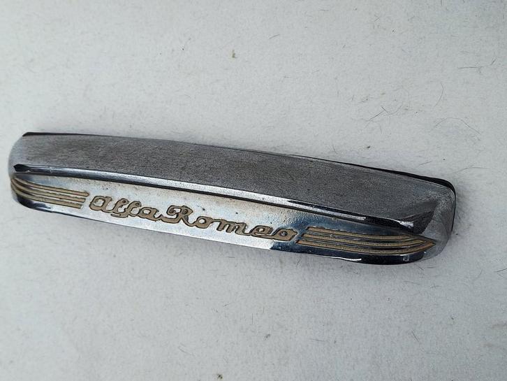 Alfa Romeo logo zestiger jaren van Giulietta TI, Verzamelen, Merken en Reclamevoorwerpen, Gebruikt, Ophalen of Verzenden