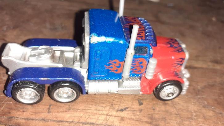 Vracht wagen optimus prime, Hobby en Vrije tijd, Modelauto's | Overige schalen, Gebruikt, Bus of Vrachtwagen, Ophalen