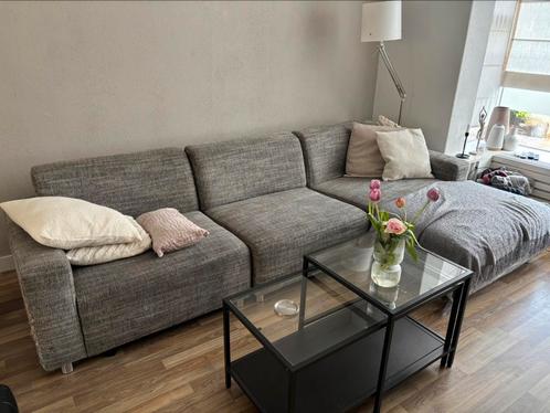 Grijze bank met lounge gedeelte, Huis en Inrichting, Banken | Complete zithoeken, Gebruikt, Ophalen