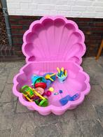 Roze zandbak schelp met diverse zandbakspeeltjes, Ophalen, Gebruikt