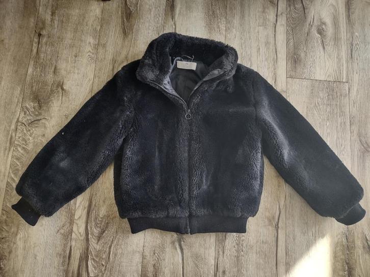 Prachtige zwarte faux fur winterjas van H&M, 146. Fluffy jas, Kinderen en Baby's, Kinderkleding | Maat 146, Zo goed als nieuw