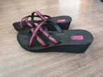 Teva Mush Mandalyn Wedge slippers, maat 7 of 37, Slippers, Ophalen of Verzenden, Zo goed als nieuw, Roze