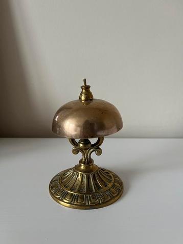 Antieke bel beschikbaar voor biedingen