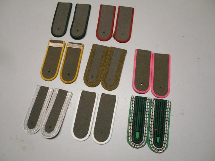 Schouderstukken DDR diverse kleuren en rangen, Verzamelen, Militaria | Algemeen, Landmacht, Embleem of Badge, Duitsland, Ophalen of Verzenden