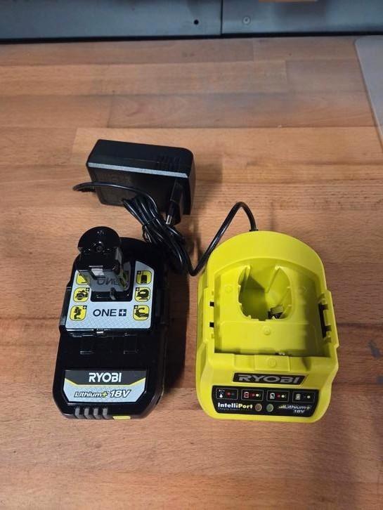 Ryobi snellader RC18120 + accu 2.0ah 18V, Doe-het-zelf en Verbouw, Gereedschap | Machine-onderdelen en Toebehoren, Nieuw, Ophalen of Verzenden