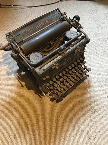 Oude typemachine beschikbaar voor biedingen