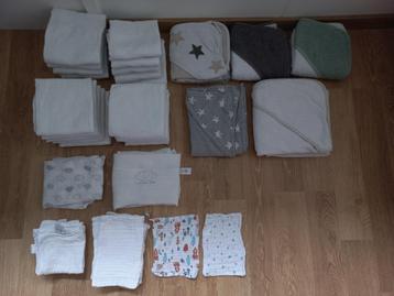 Badcapes en hydrofiel doeken / washandjes en spuugdoekjes beschikbaar voor biedingen