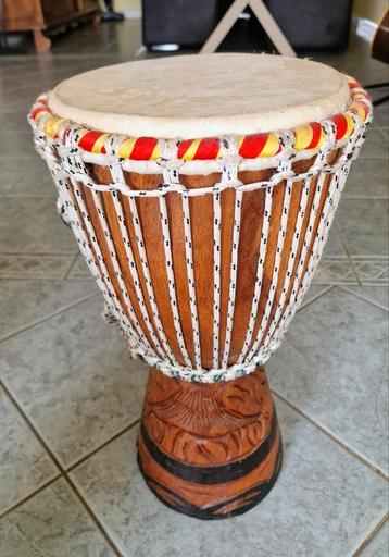 Djembe 2 stuks beschikbaar voor biedingen
