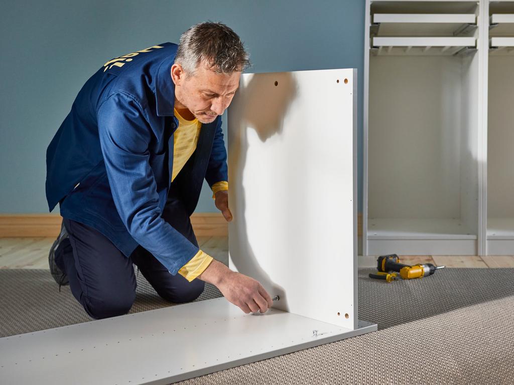 Ikea kast in elkaar zetten