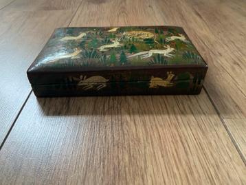 Vintage Lakdoosje met Dierenafbeeldingen beschikbaar voor biedingen
