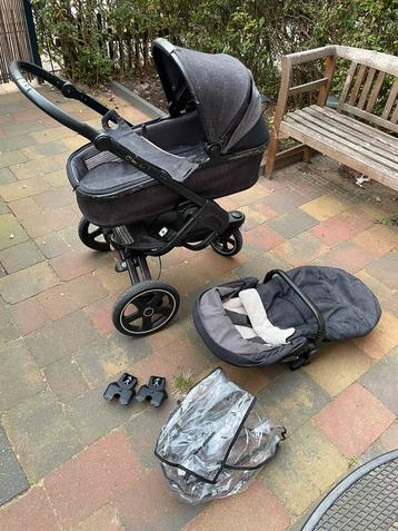 Kinderwagen van merk Maxi-Cosi met reiswieg en buggy beschikbaar voor biedingen
