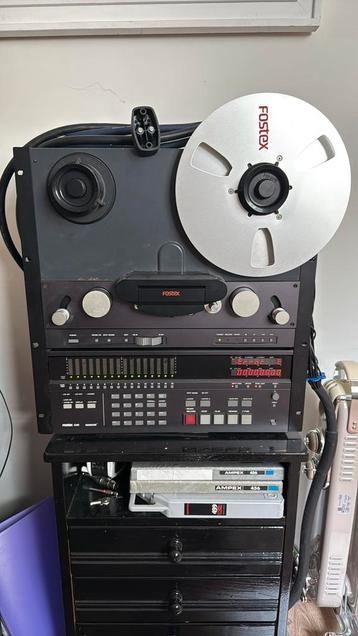 Fostex G-16 met 3 reels.  Klein defect. beschikbaar voor biedingen