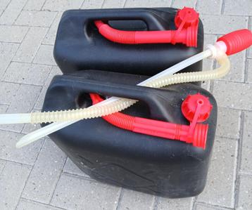 jerrycan benzine beschikbaar voor biedingen